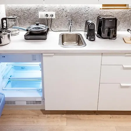 Апартаменты Cozy 1br In Old Town With Free Parking